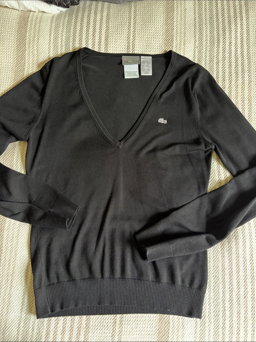 Lacoste Women's silk Black V-Neck lightweight Sweater size 36/ small